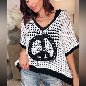 New POL Crochet Oversized Peace Patch Open Knit Top (Ivory/Black) Size Medium